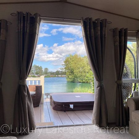 Lakeside Retreat With Hot Tub & Fishing Peg At Tattershall Lakes Country Park Hotel Bagian luar foto