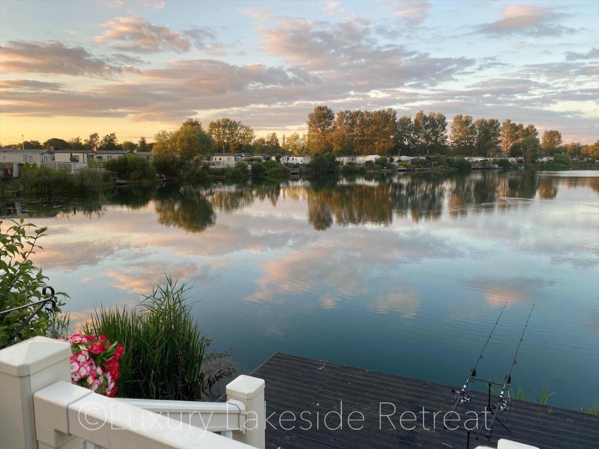 Lakeside Retreat With Hot Tub & Fishing Peg At Tattershall Lakes Country Park Hotel Bagian luar foto