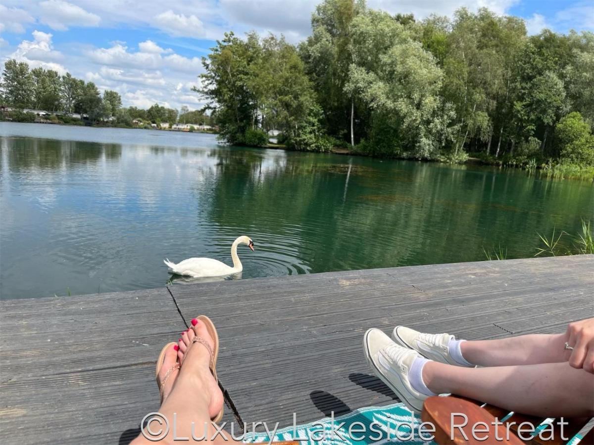 Lakeside Retreat With Hot Tub & Fishing Peg At Tattershall Lakes Country Park Hotel Bagian luar foto