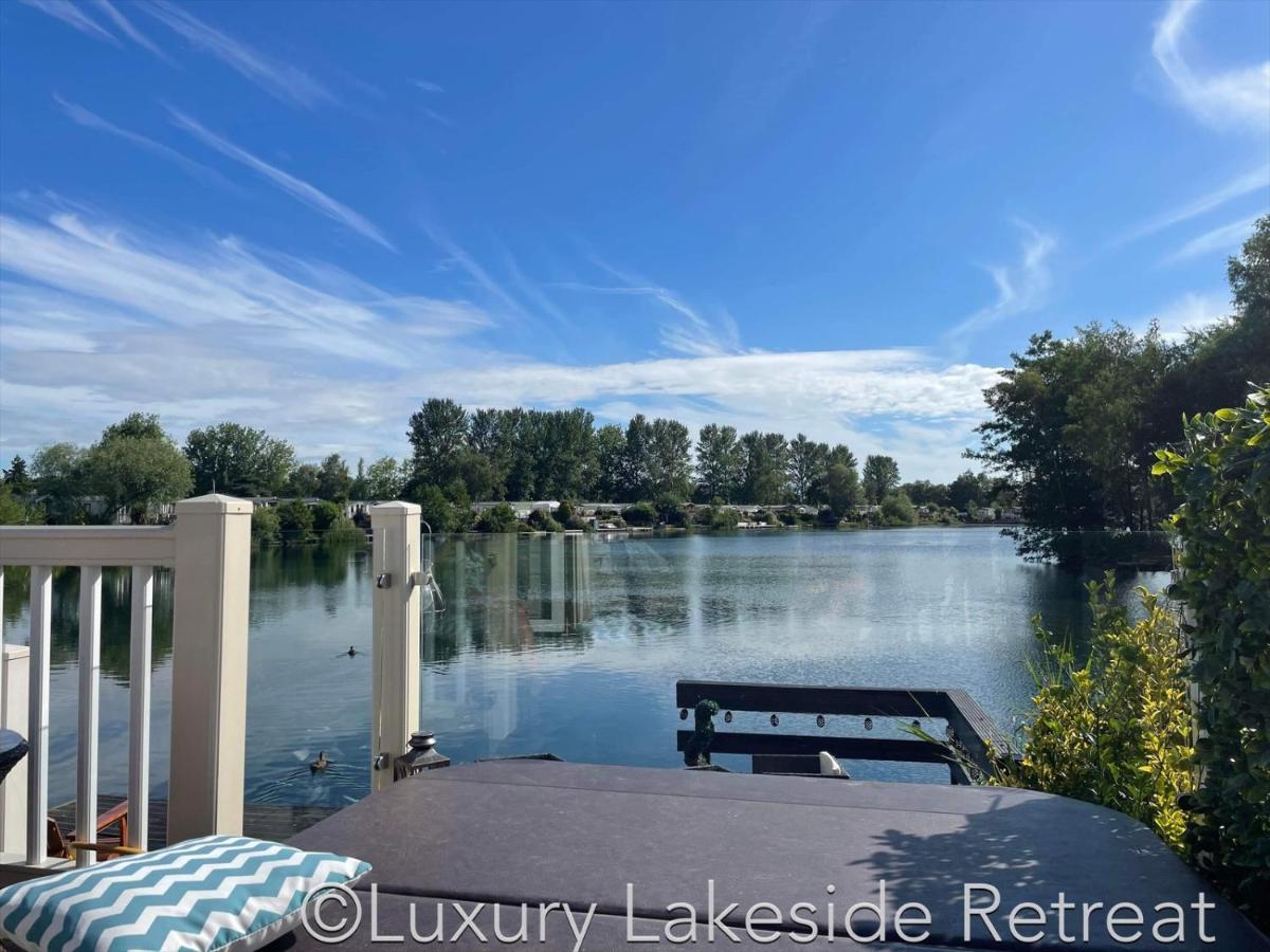 Lakeside Retreat With Hot Tub & Fishing Peg At Tattershall Lakes Country Park Hotel Bagian luar foto