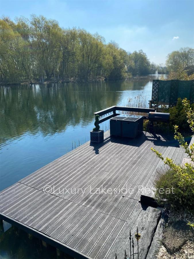 Lakeside Retreat With Hot Tub & Fishing Peg At Tattershall Lakes Country Park Hotel Bagian luar foto