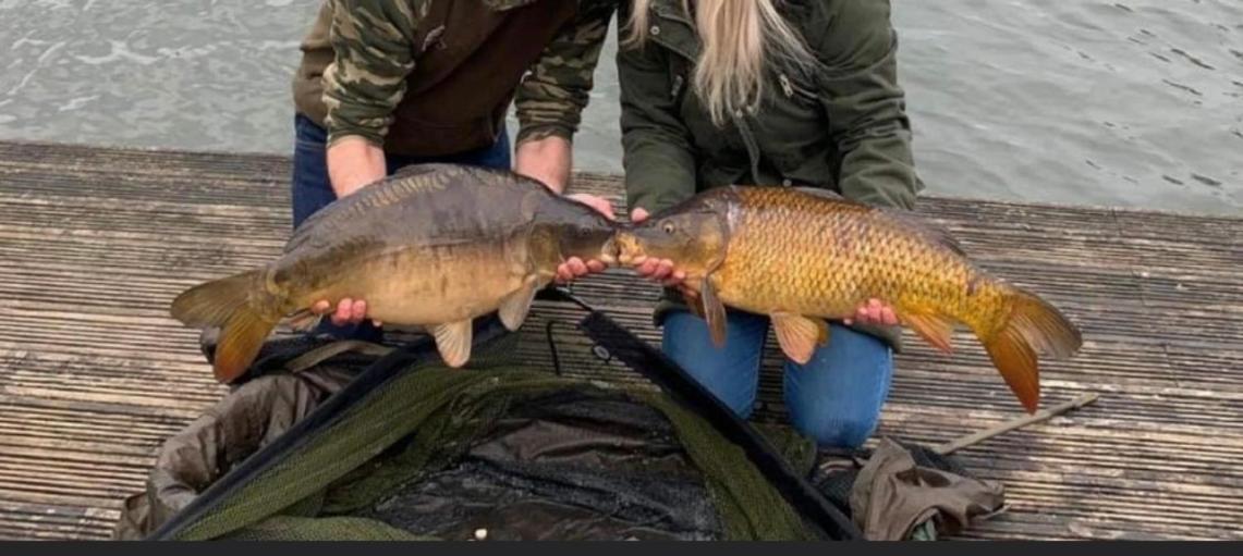 Lakeside Retreat With Hot Tub & Fishing Peg At Tattershall Lakes Country Park Hotel Bagian luar foto