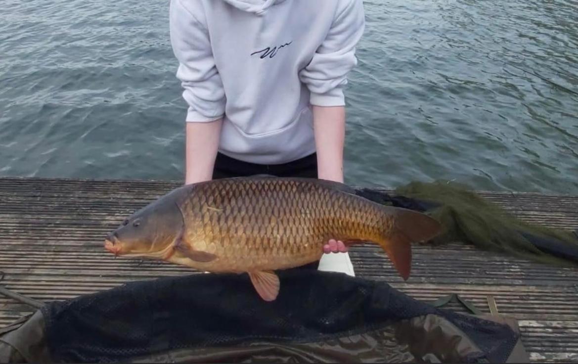 Lakeside Retreat With Hot Tub & Fishing Peg At Tattershall Lakes Country Park Hotel Bagian luar foto